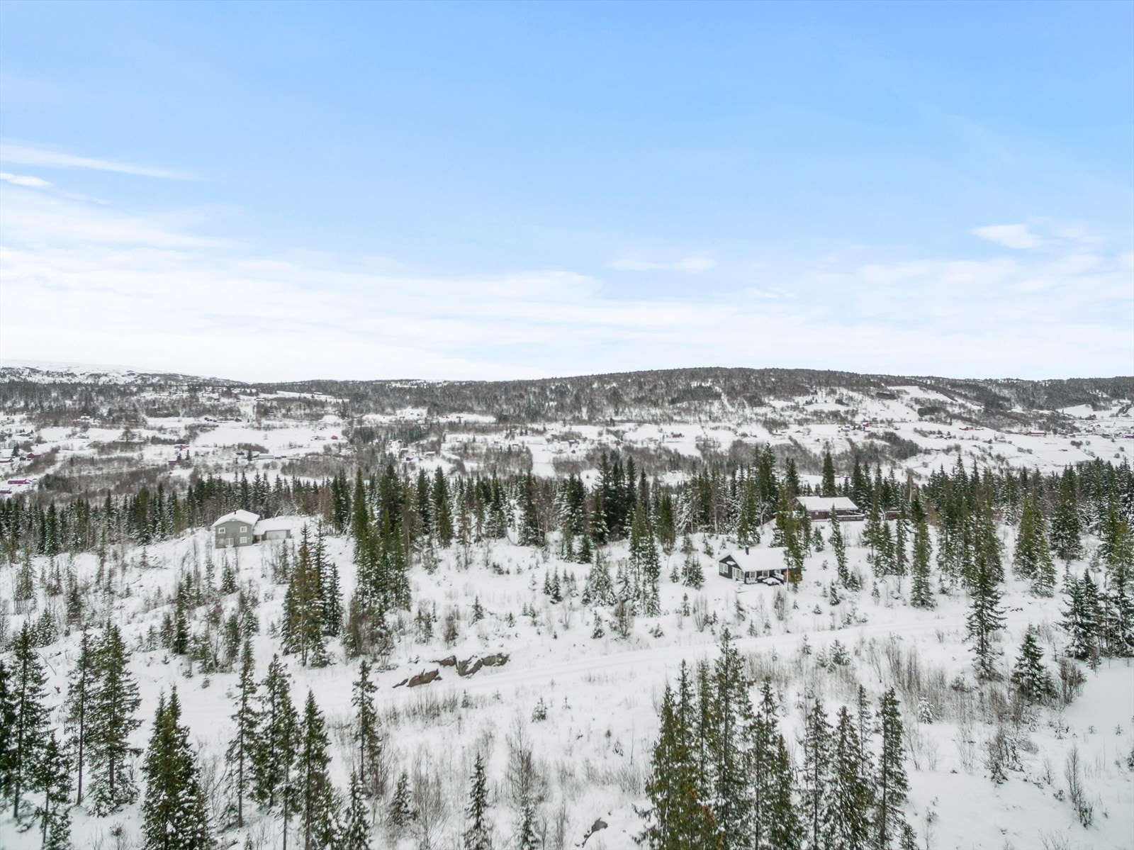Det blir privat vann fra Ålen Vassverk ligger fram til tomtegrensene. Tilknytningsavgift kr. 15 000,- Galleribilde