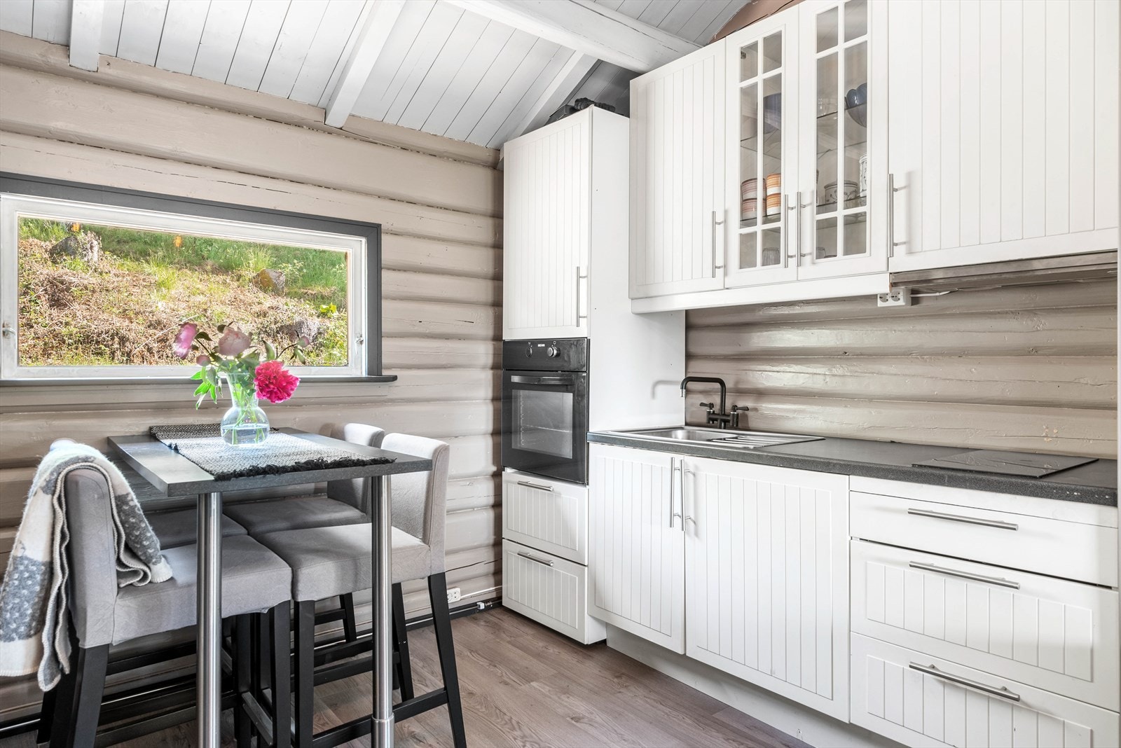 Kjøkkeninnredningen er fra 2022. Galleribilde