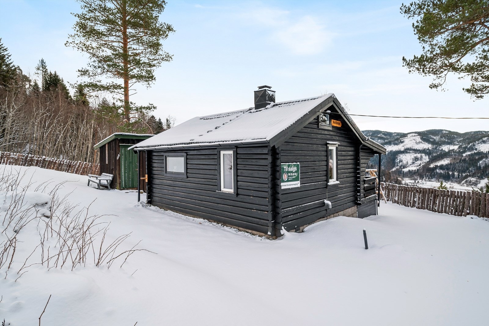 Det er helårs kjørevei helt frem til hytta. Galleribilde