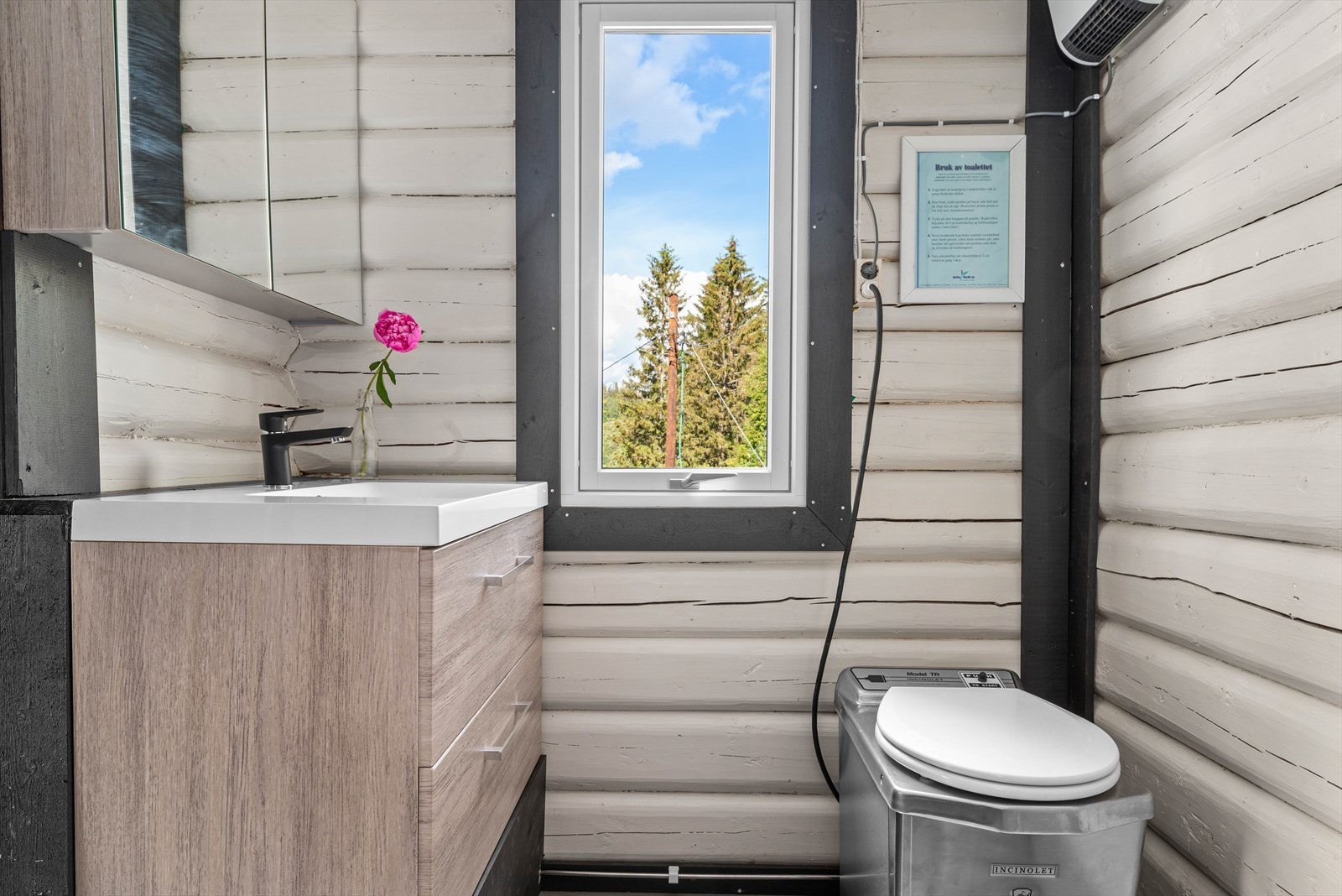 Badet i hytta ble pusset opp i 2024. Galleribilde