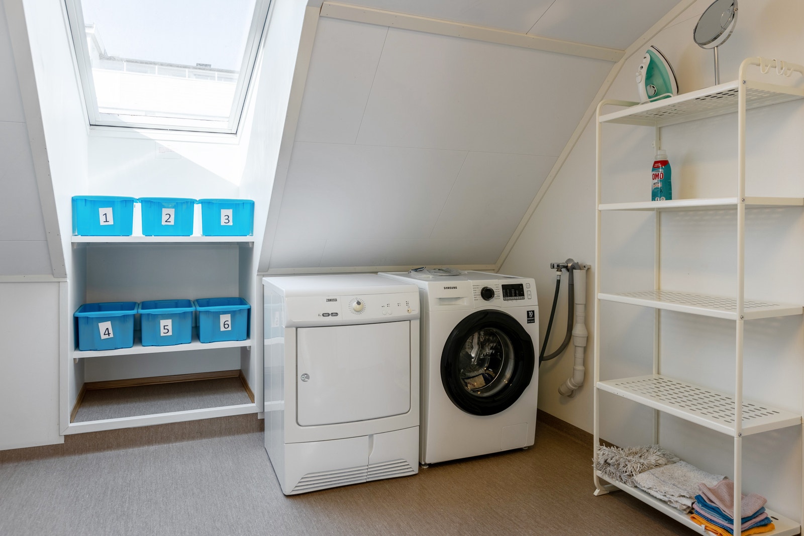 Opplegg for vaskemaskin og tørketrommel. Galleribilde