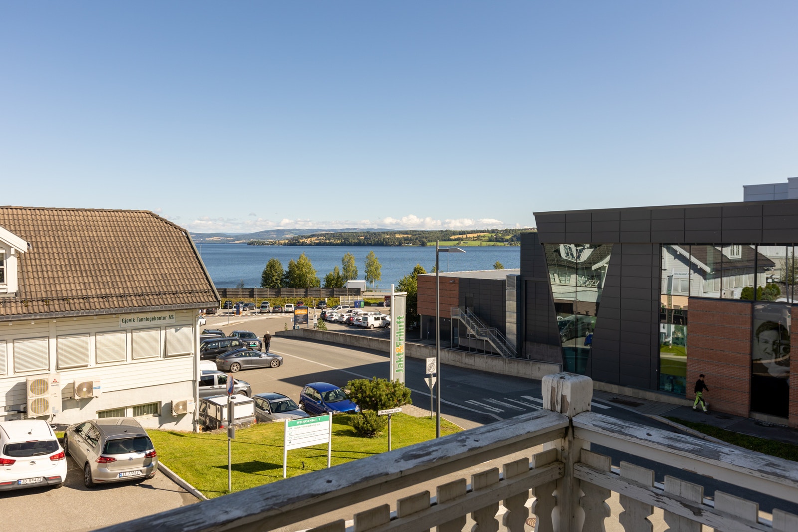 Veranda med flott utsikt til Mjøsa. Galleribilde