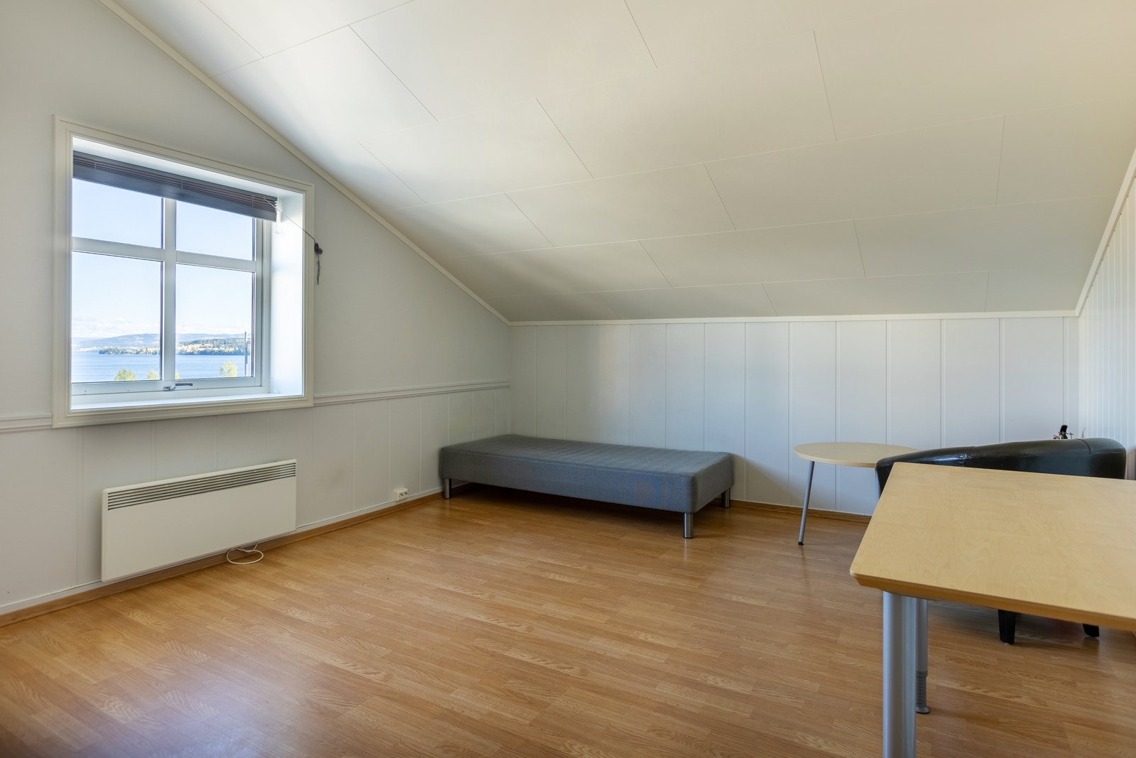 Leiligheten har 6 store soverom på mellom12-19 m2 Galleribilde