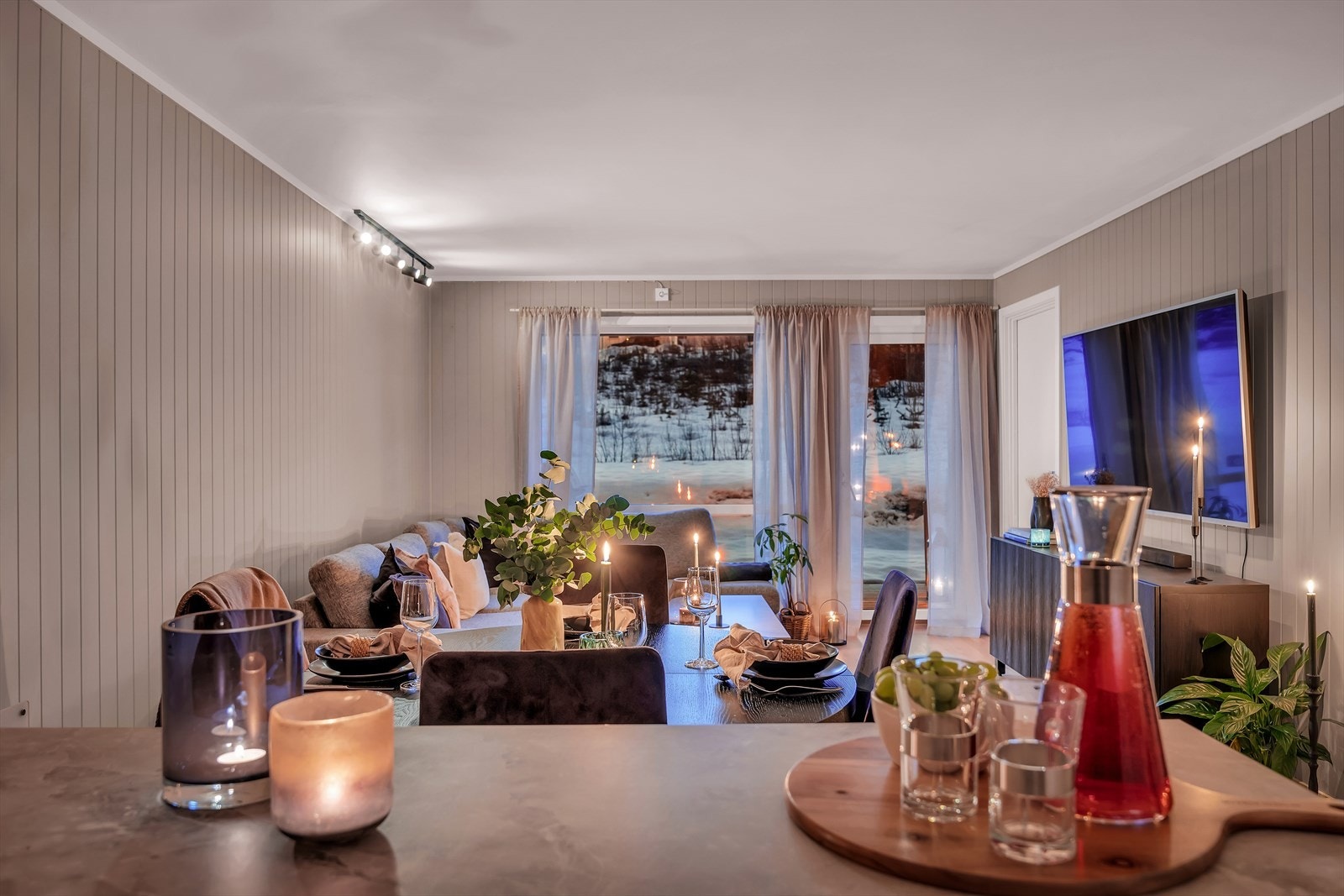 Innbydene stue. Galleribilde