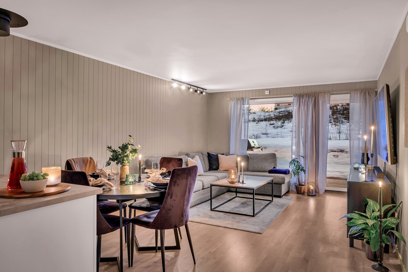 Leiligheten fremstår som moderne og stilren. Galleribilde