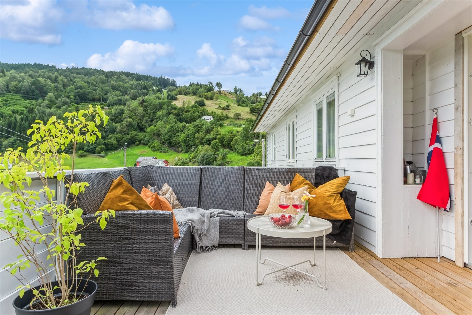 Panoramautsikt over det naturskjønne nærområdet. Galleribilde