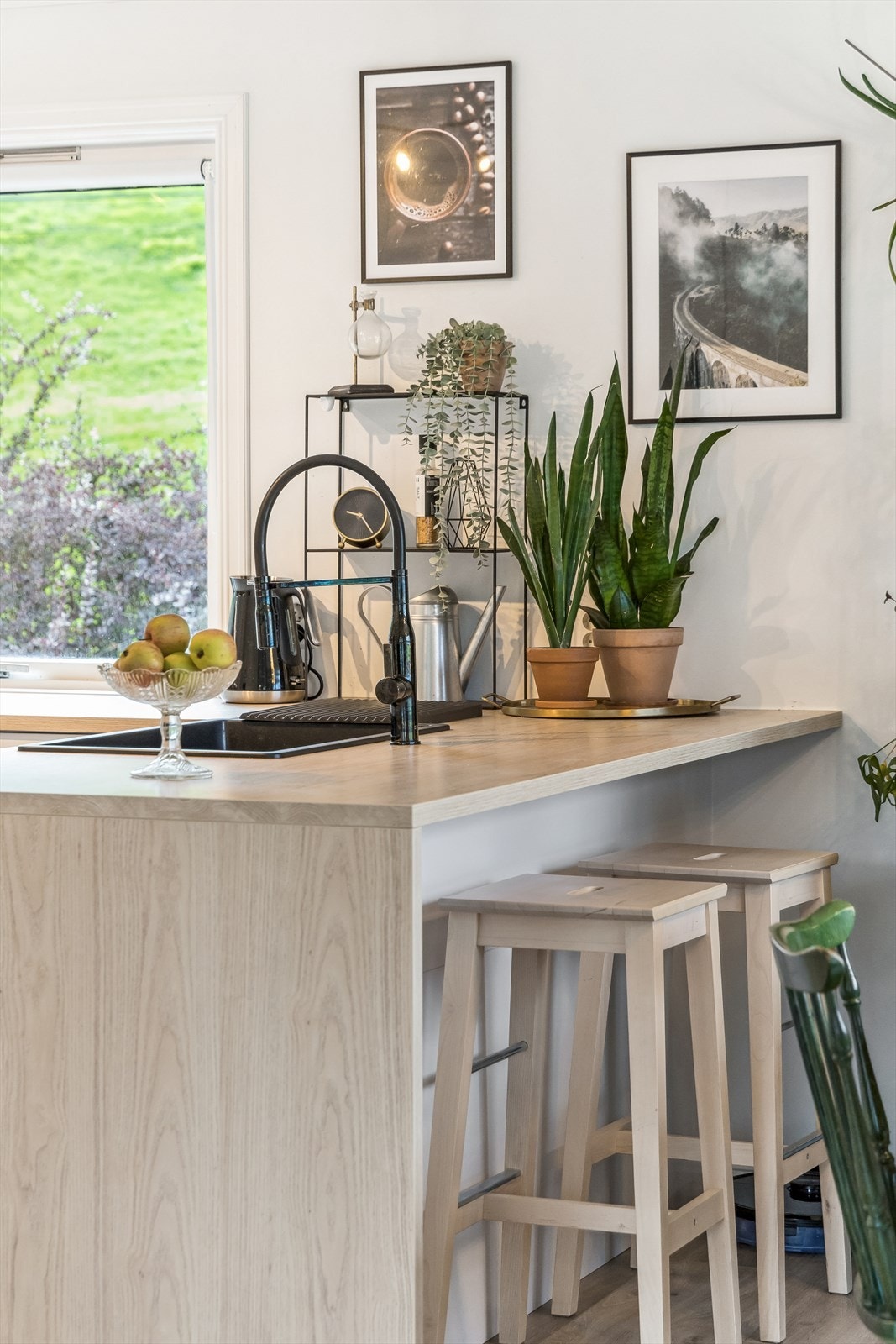 Praktisk spiseplass på kjøkkenet for travle hverdager Galleribilde