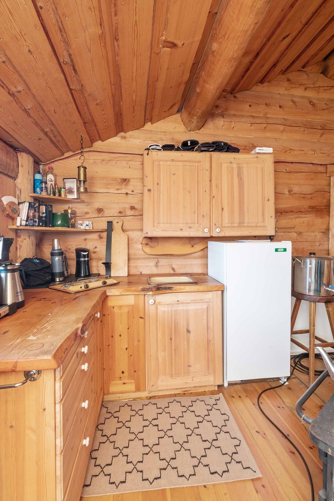 Kjøkkeninnredning i heltre. Galleribilde