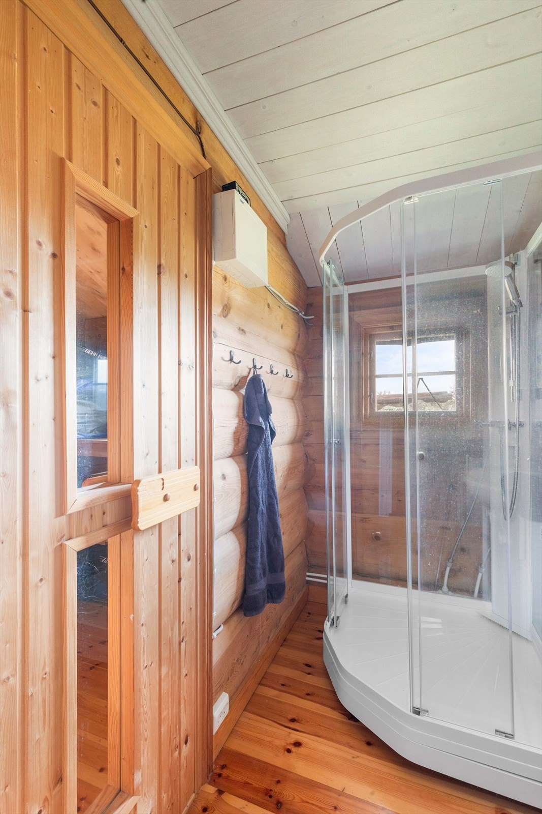 Adkomst til badstu fra badet. Galleribilde