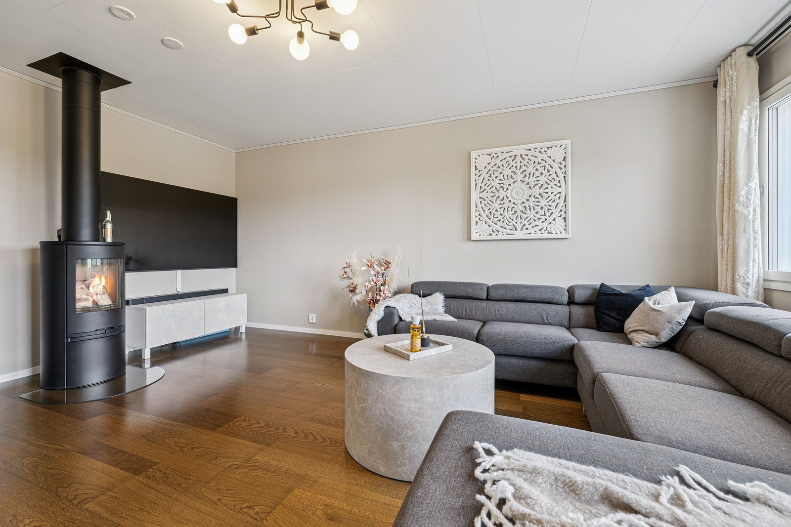 En lekker peis gir ekstra hygge i stuen! Galleribilde