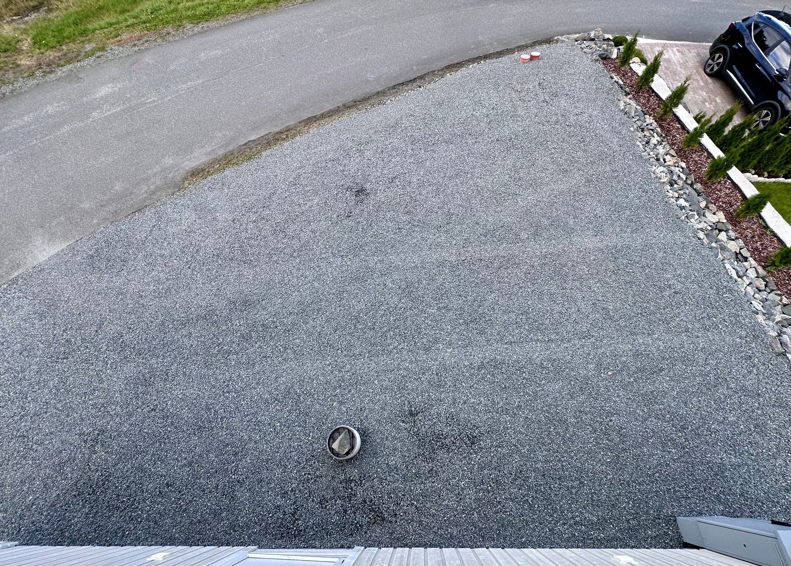 Uteplass fra stuen (bilde er tatt fra 2.etasje). Galleribilde