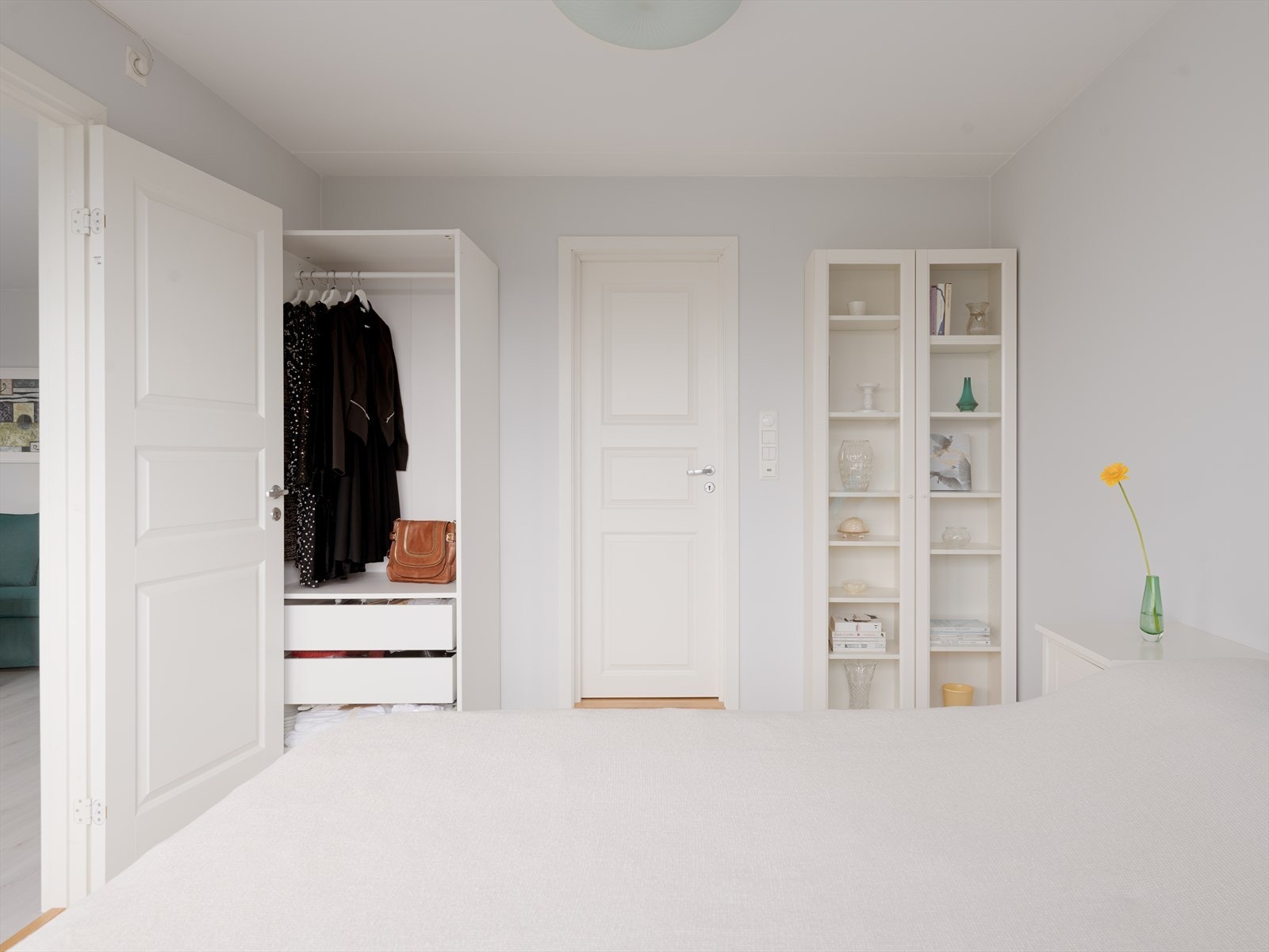 Boligen holder et lys og tidløst fargepalett som gjør det enkelt å innrede. Galleribilde