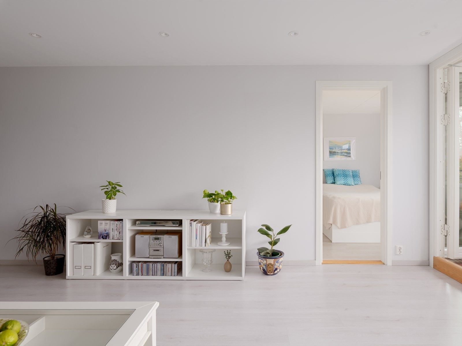 Soverommene ligger fint til i hver sin ende av boligen. Galleribilde