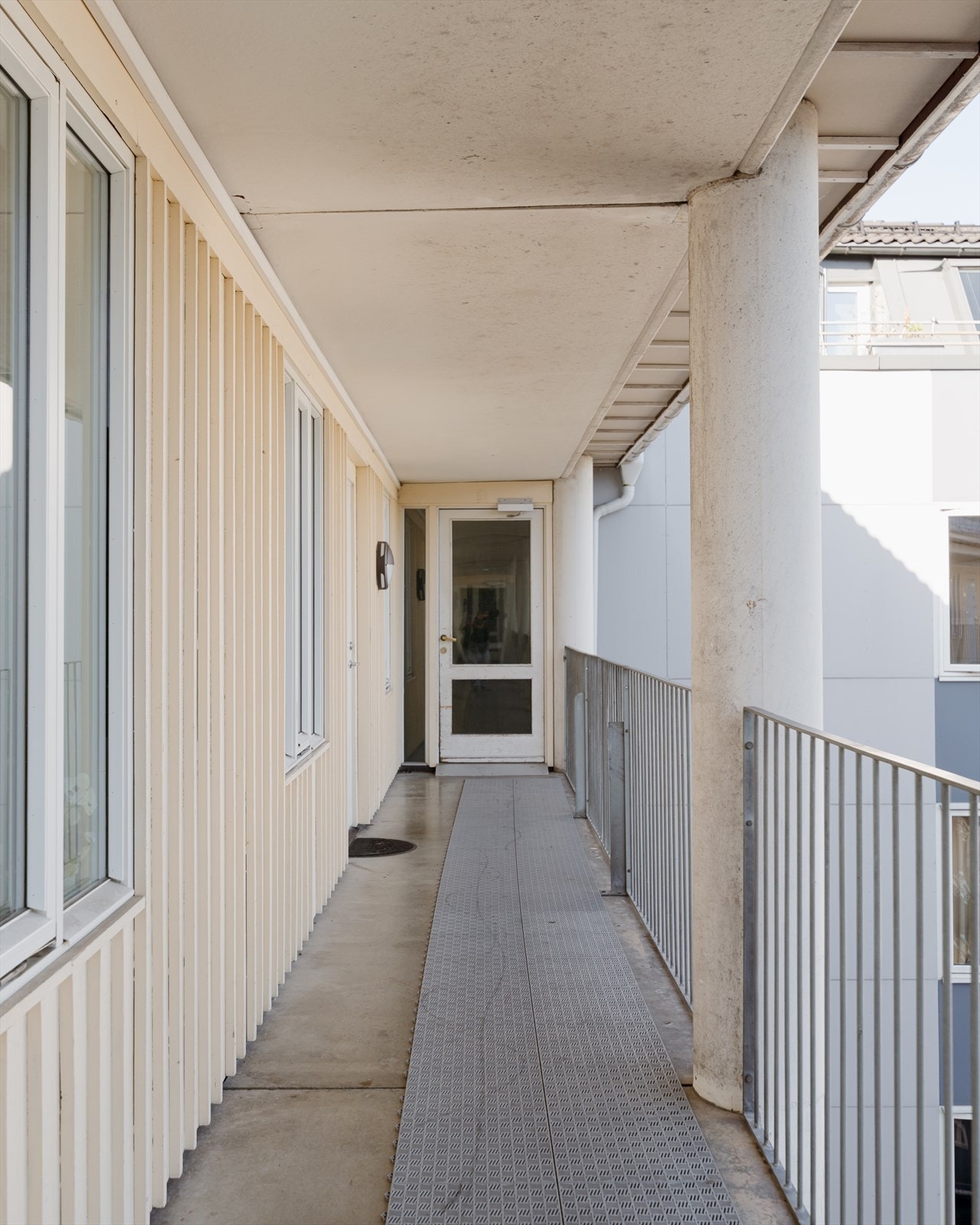 Leiligheten ligger fint til i 6.etasje med heisadkomst. Galleribilde