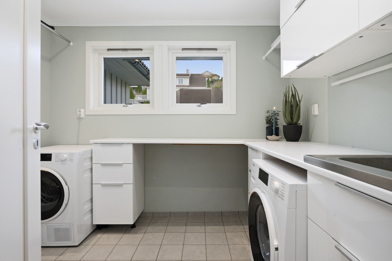 Stort og praktisk vaskerom ved hallen. Galleribilde