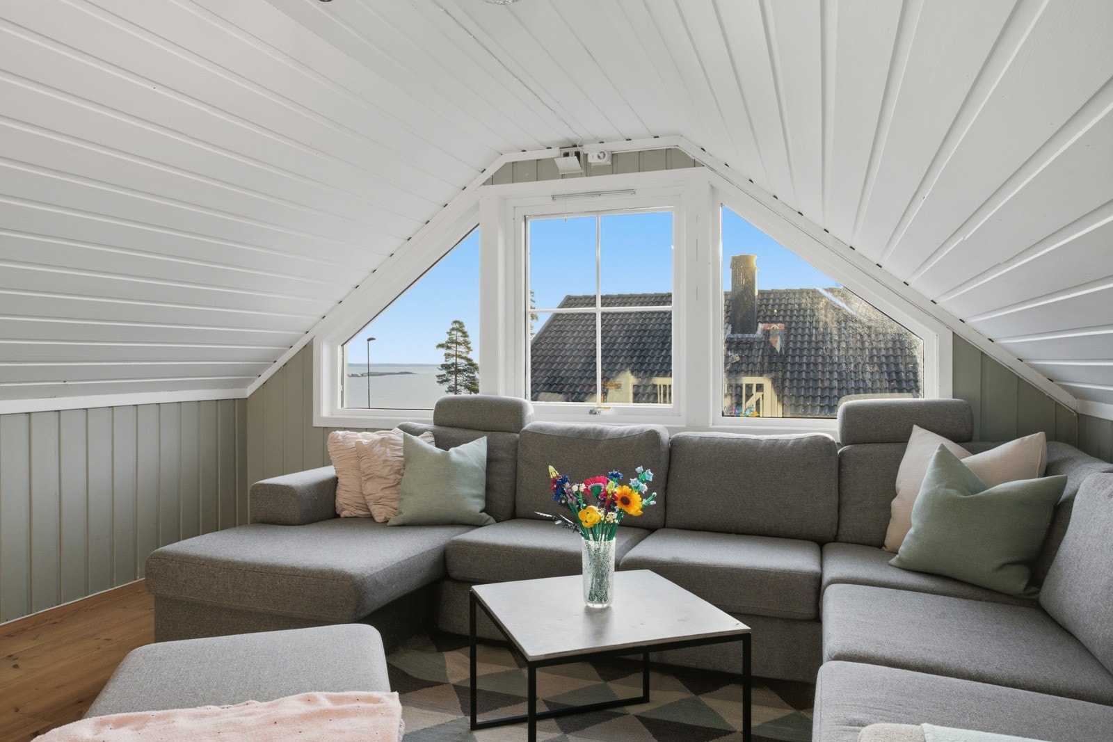 Stue på loftet. Galleribilde