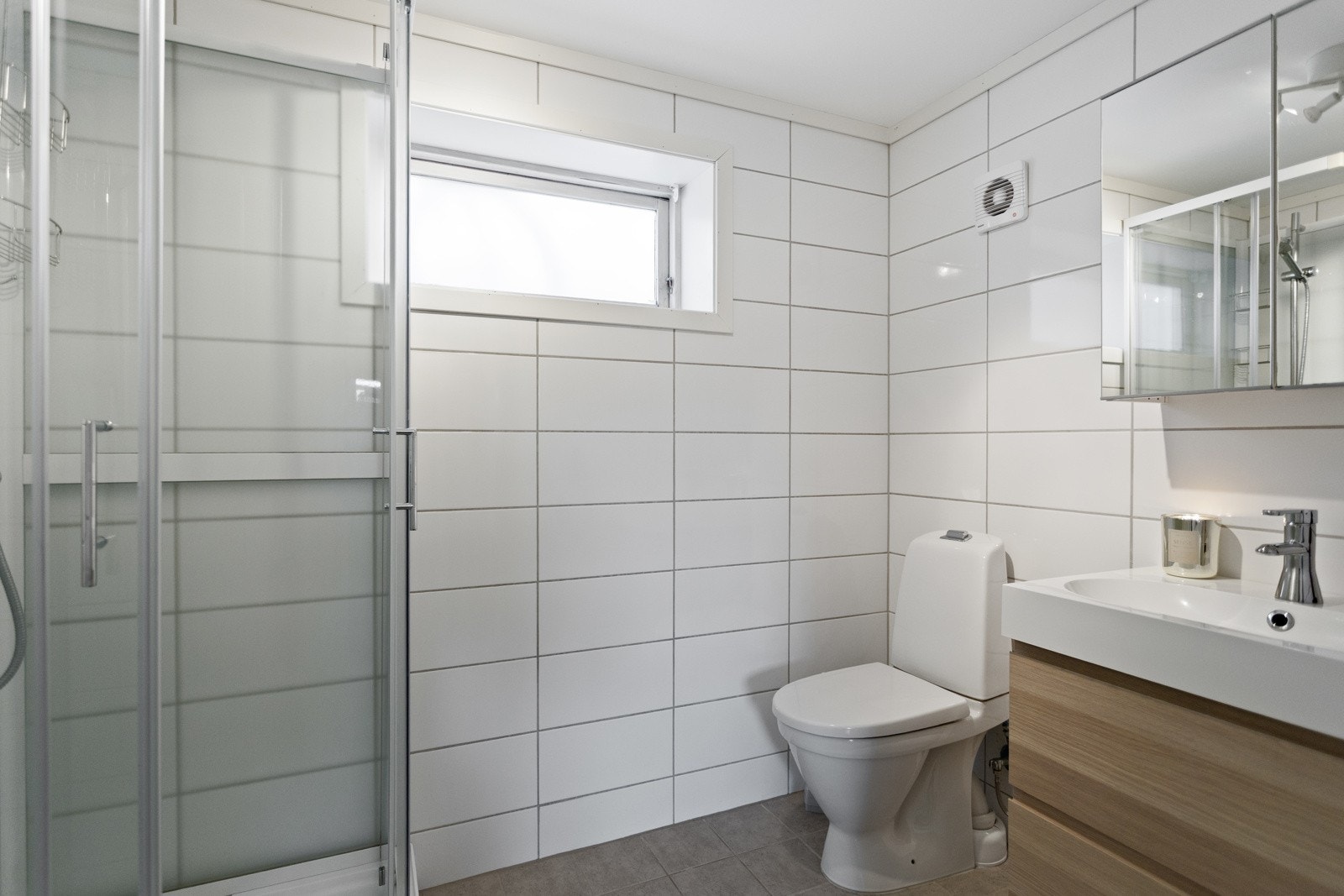 Bad i hybel. Galleribilde