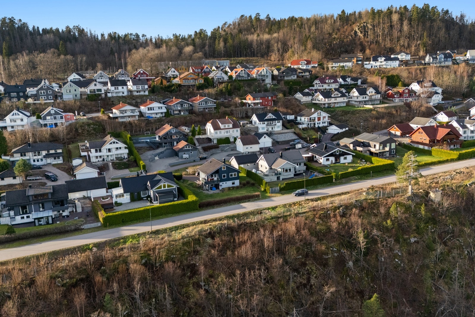 Opparbeidet og meget barnevennlig boligområde med barn i alle aldre. Galleribilde