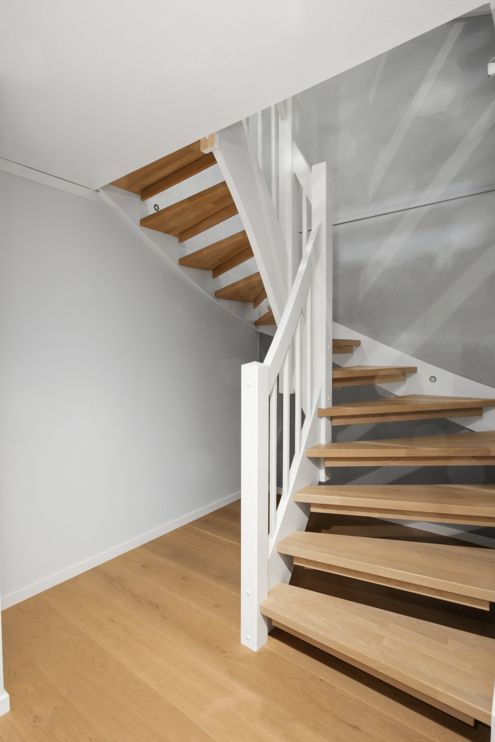 I underetasjen er det innredet rom og boder tilhørende hoveddelen. Galleribilde