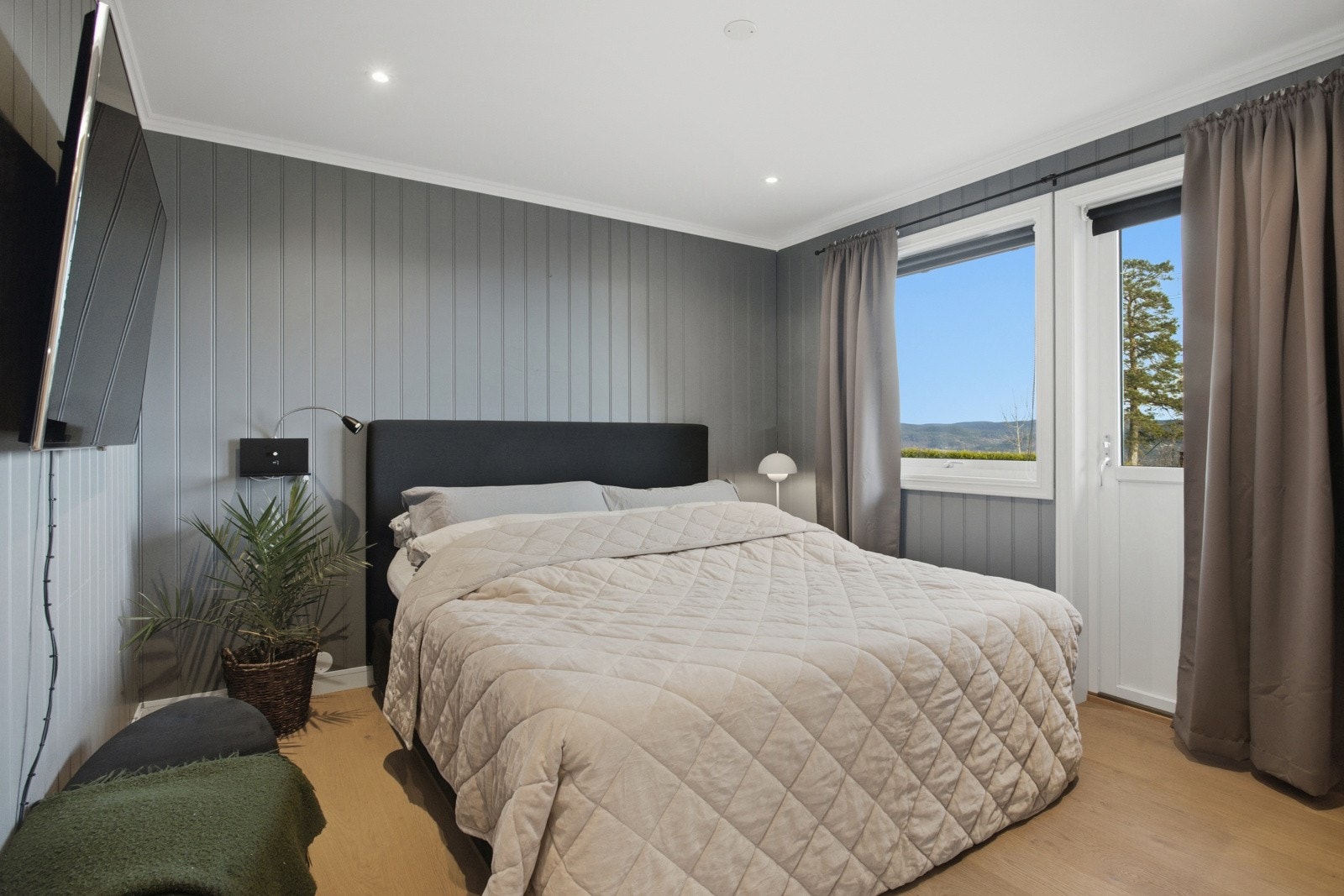 Hovedsoverom med god plass til dobbeltseng. Galleribilde