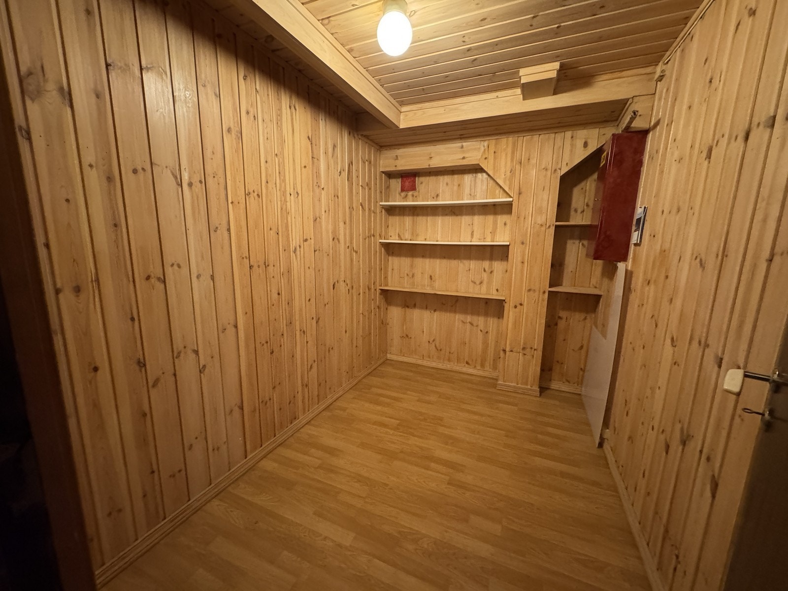 Leiligheten har en disponibelt rom som kan brukes til oppbevaring eller hobby. Galleribilde