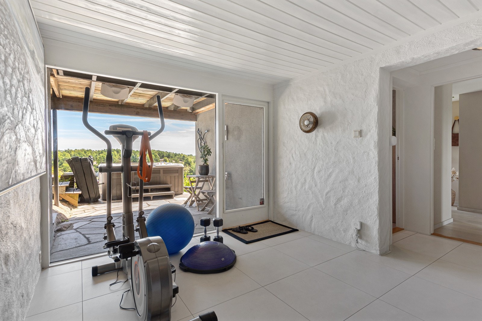 Forestill deg et bad i jacuzzi etter en treningsøkt Galleribilde