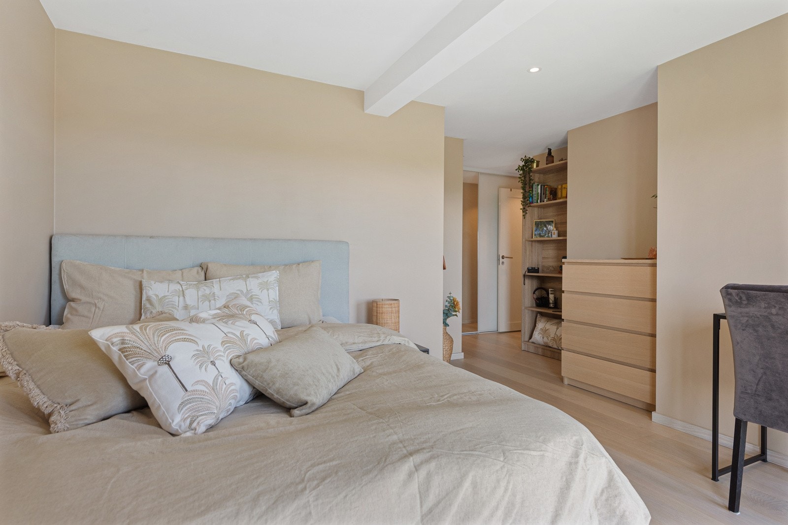 Et svalt og behagelig soverom Galleribilde