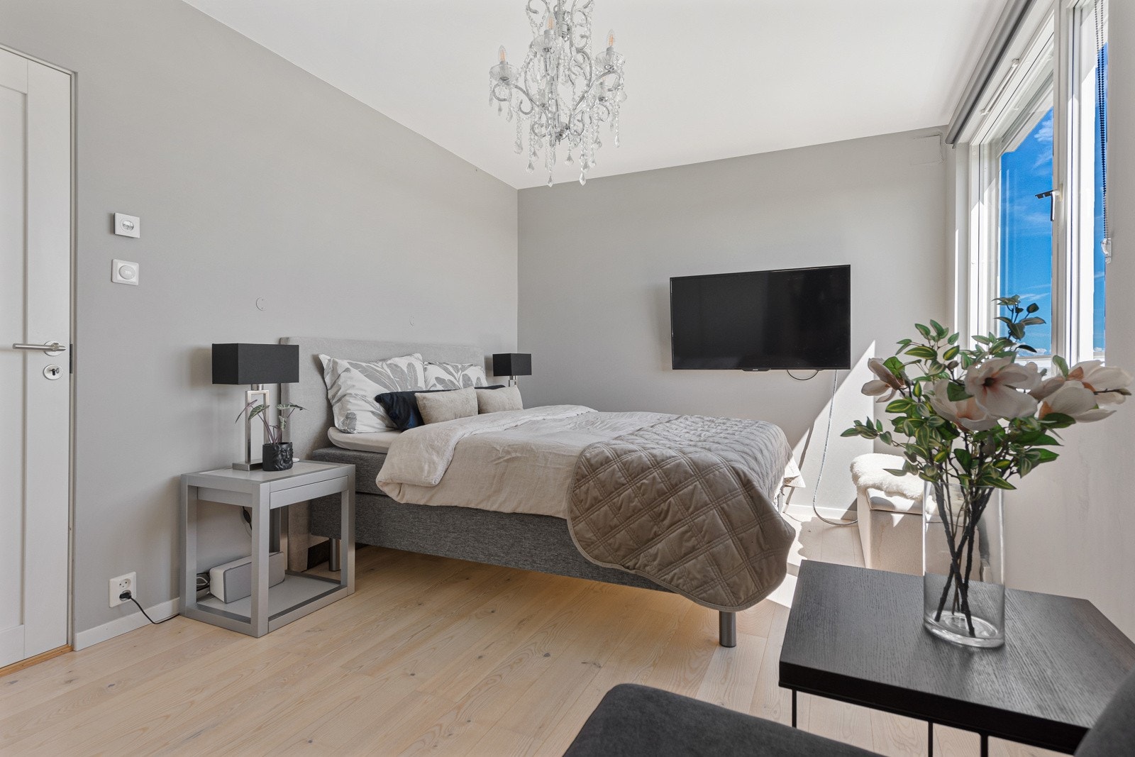 Stilig og pent soverom Galleribilde