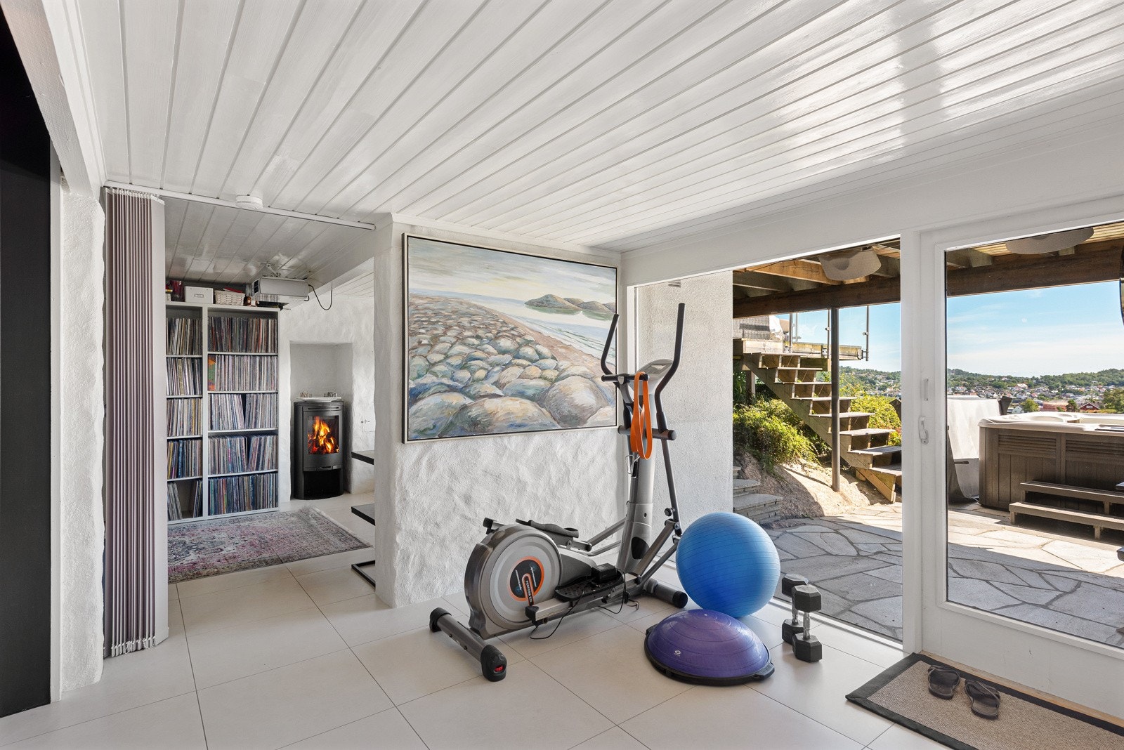 Det er gjort plass til et lite treningsrom Galleribilde