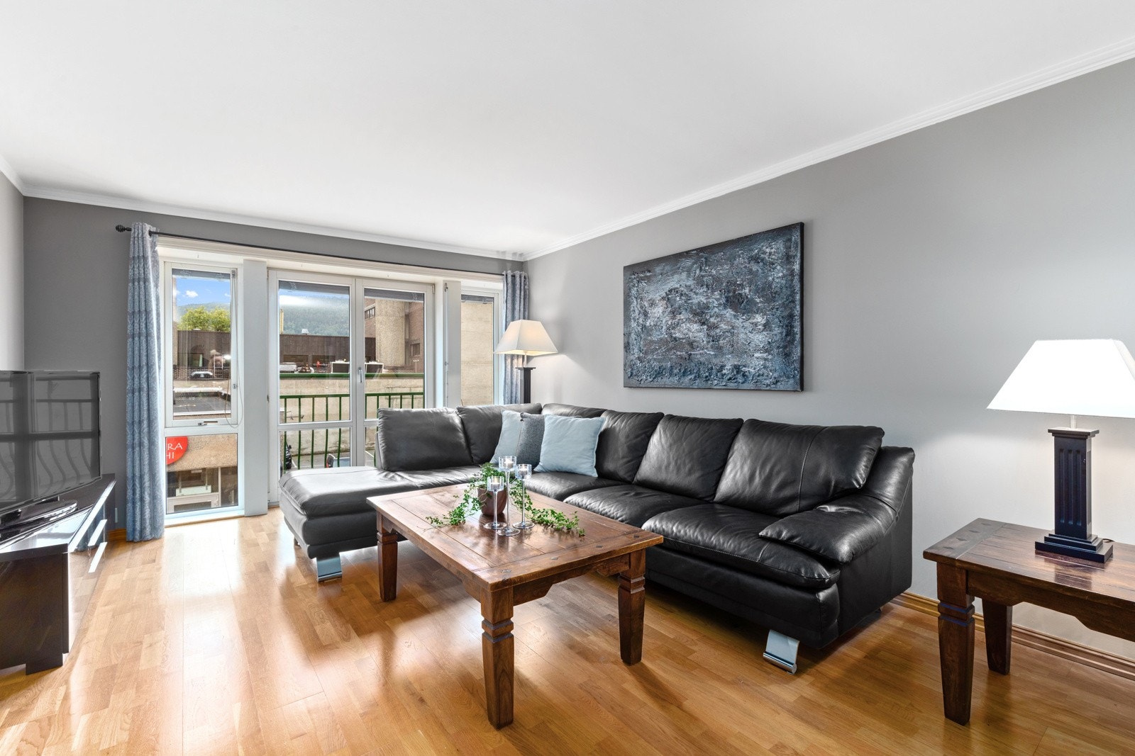 Fransk balkong med doble dører mot syd Galleribilde