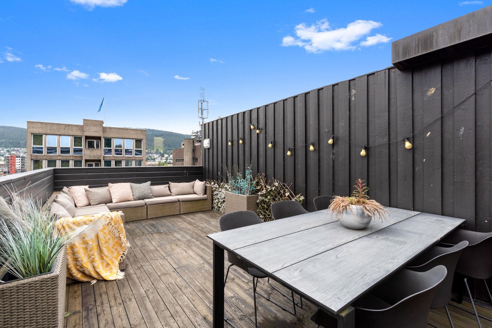 Her er det både sittegruppe og spiseplass Galleribilde