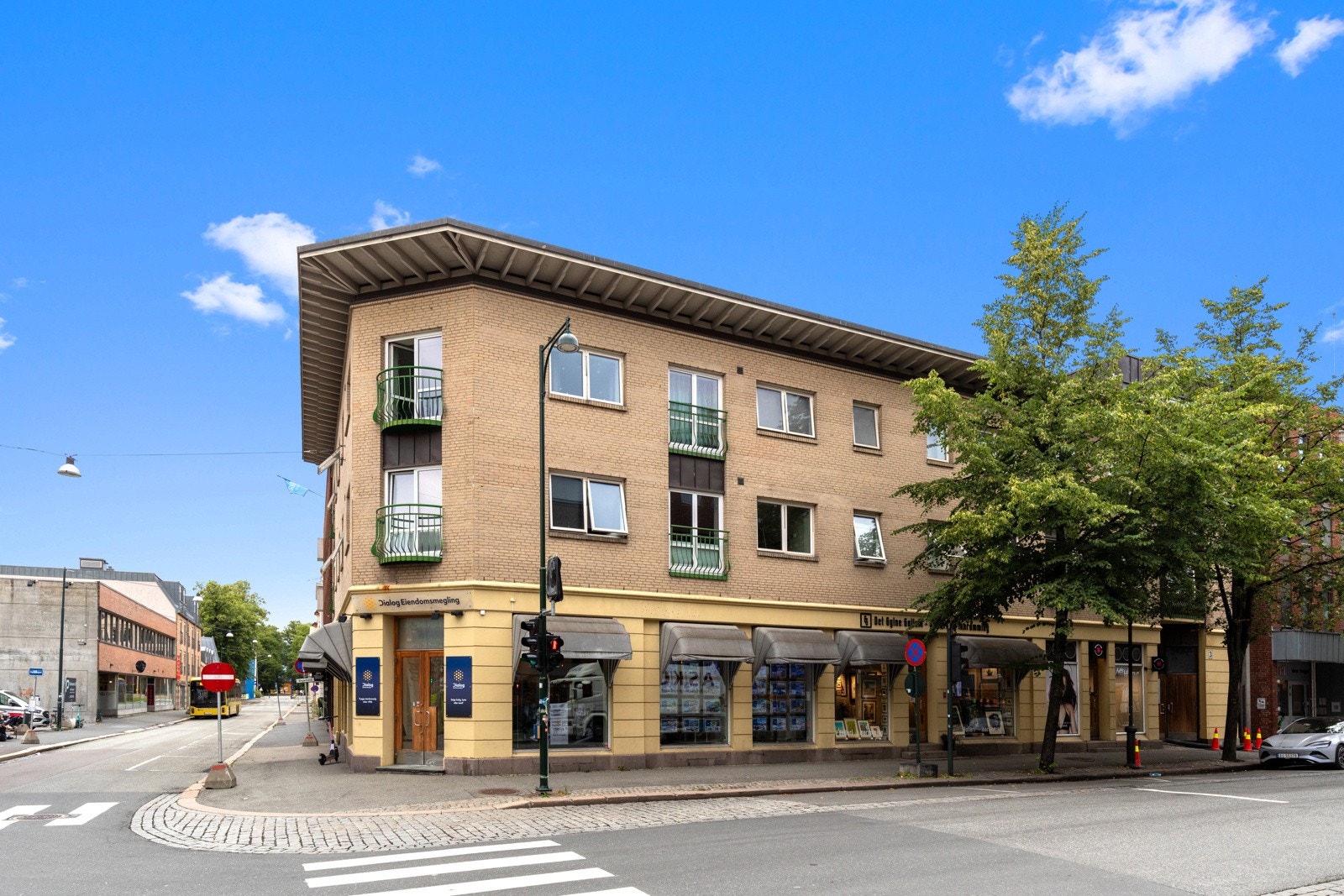 Fasade mot sankt Olavs gate. Leilighetens vinduer ligger mot Øvre Storgate. Galleribilde