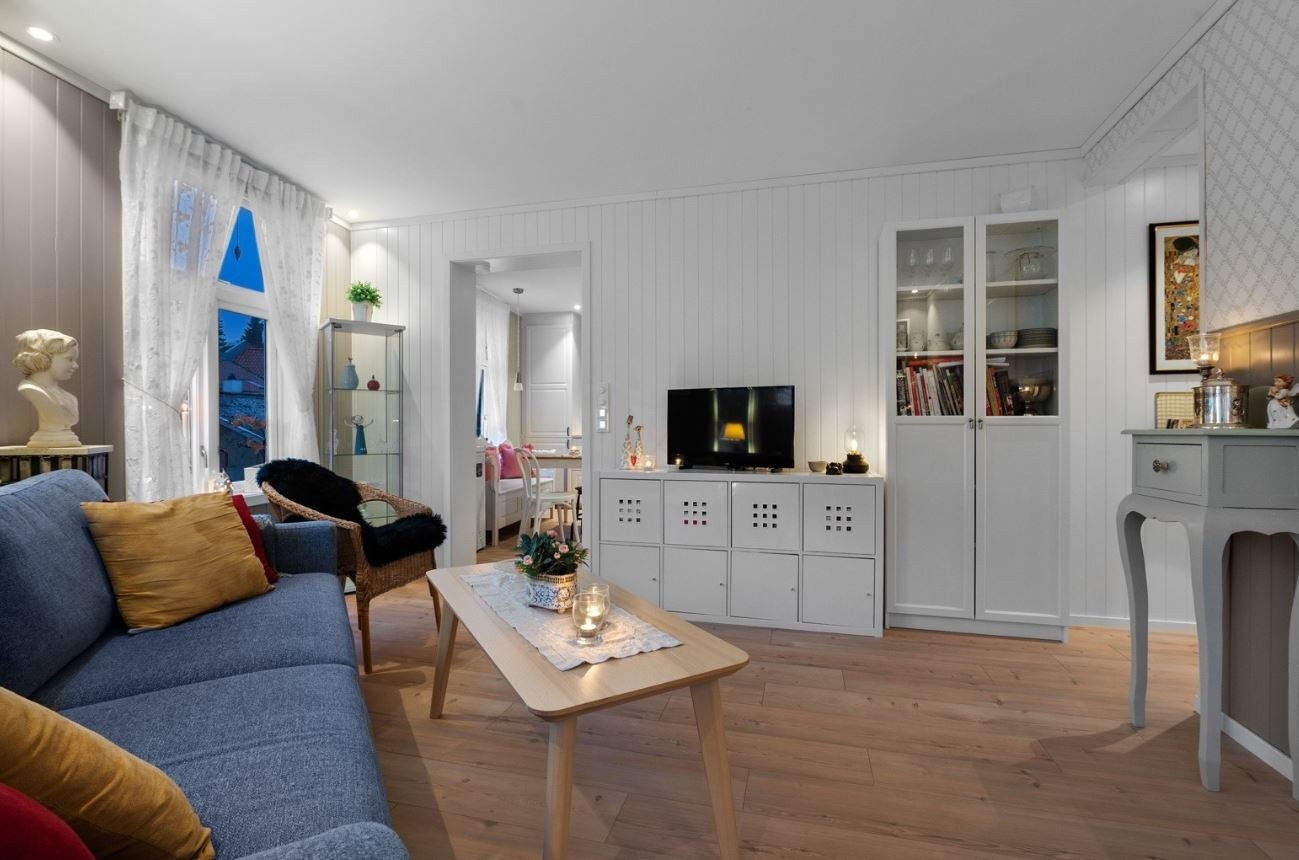 Romslig stue med god takhøyde Galleribilde