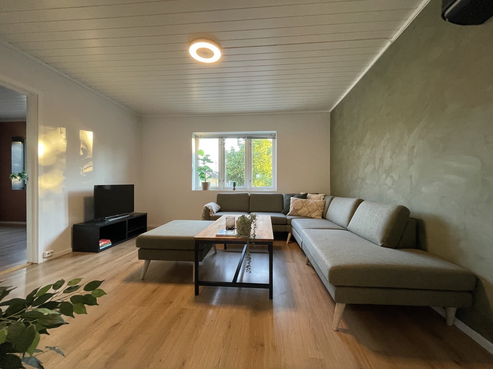 Stor og åpen stue Galleribilde