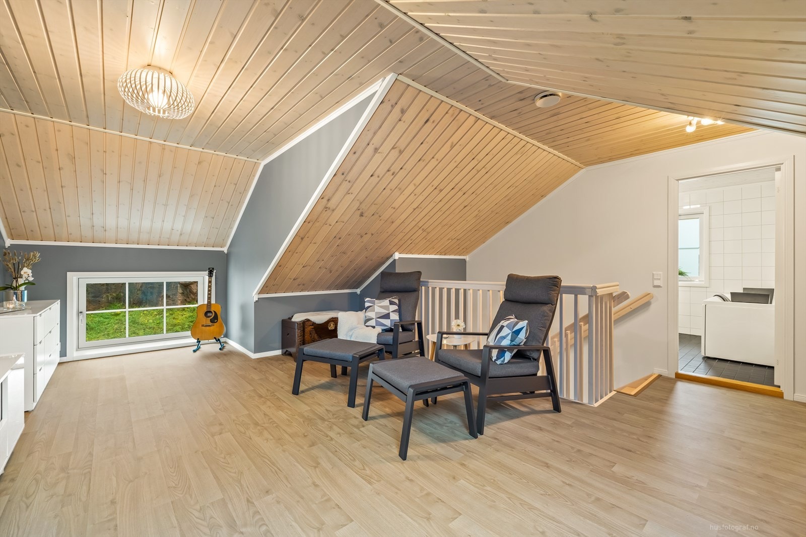 Tv-stue på loftsetasjen. Galleribilde