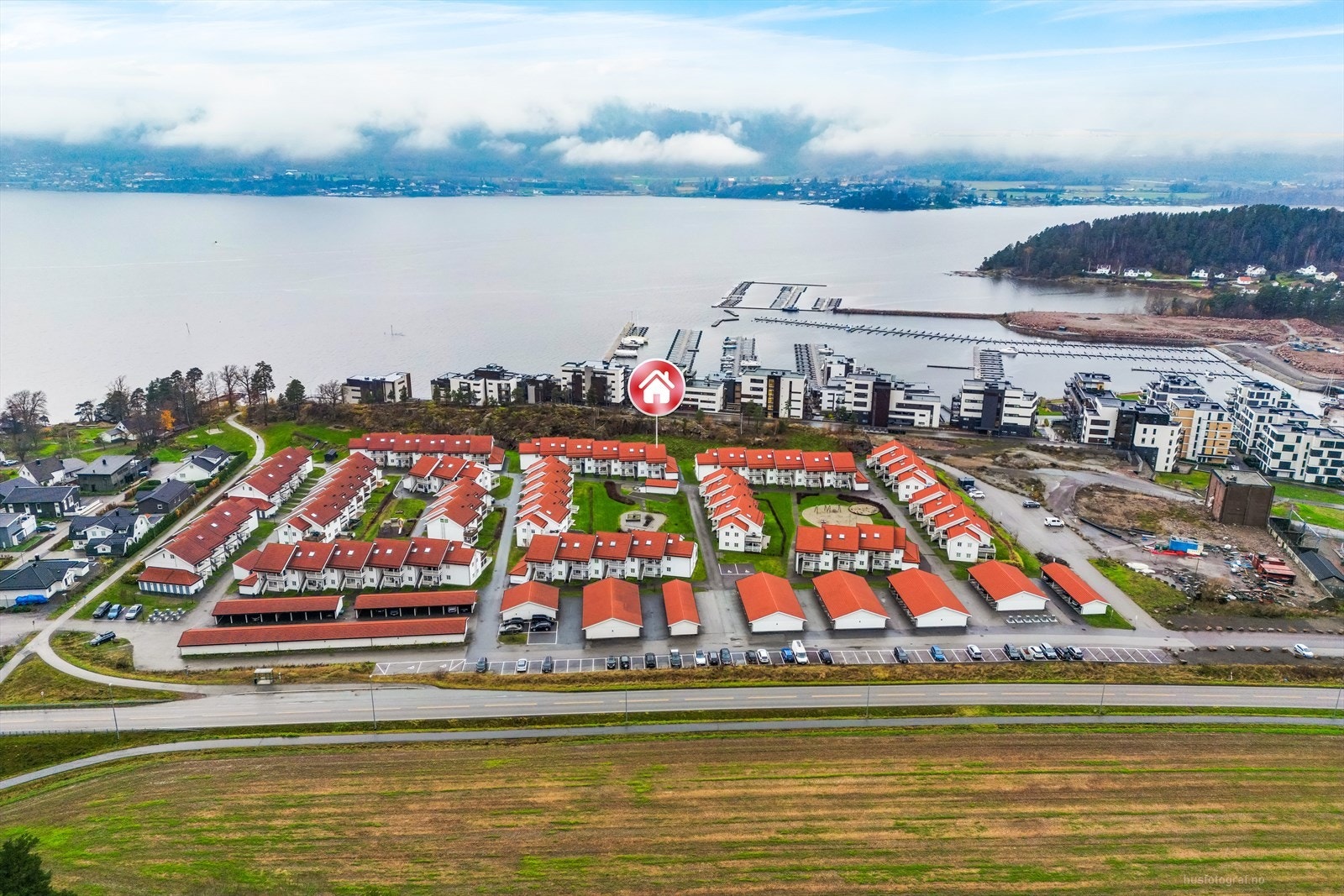 Arild Wahlstrøms vei 84B har en flott og rolig beliggenhet i populære Hagebyen, på Nordre Jarlsberg Brygge. Galleribilde