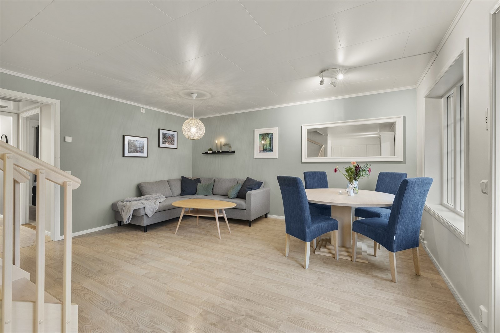 Innbydende selveierleilighet som går over 2 plan. Galleribilde