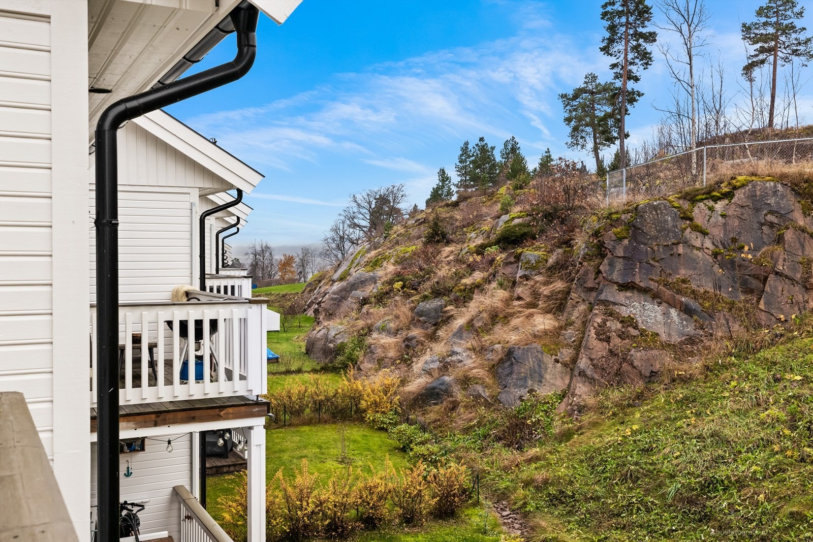 Noe utsikt ned mot vannet! Galleribilde