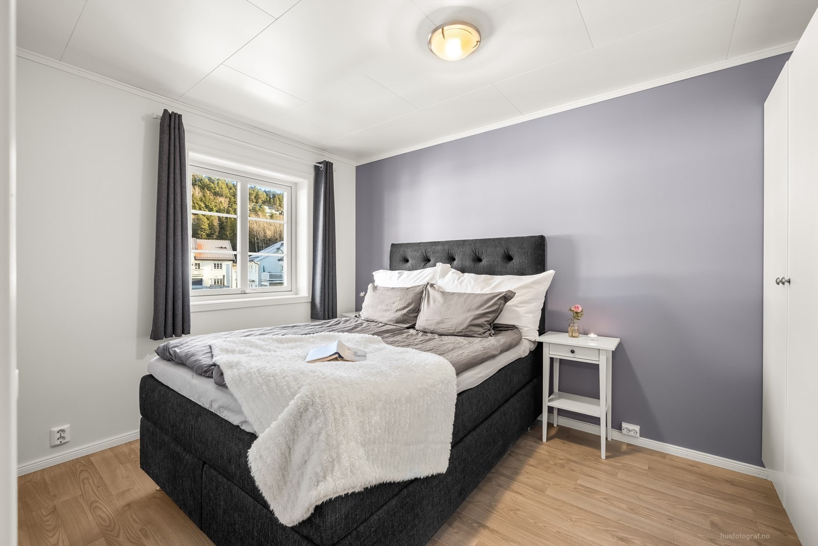 Hovedsoverom med god plass til dobbeltseng og garderobe. Galleribilde