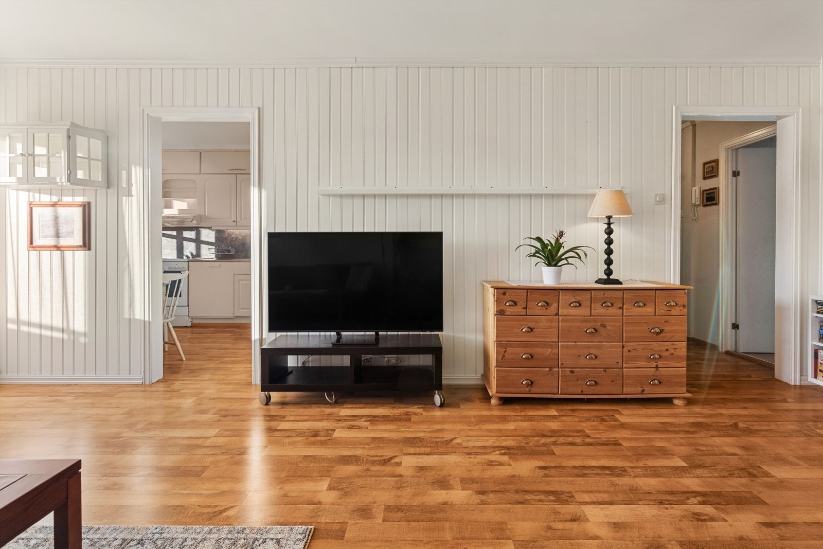 TV- og internett er inkludert i fellesutgiftene. Galleribilde