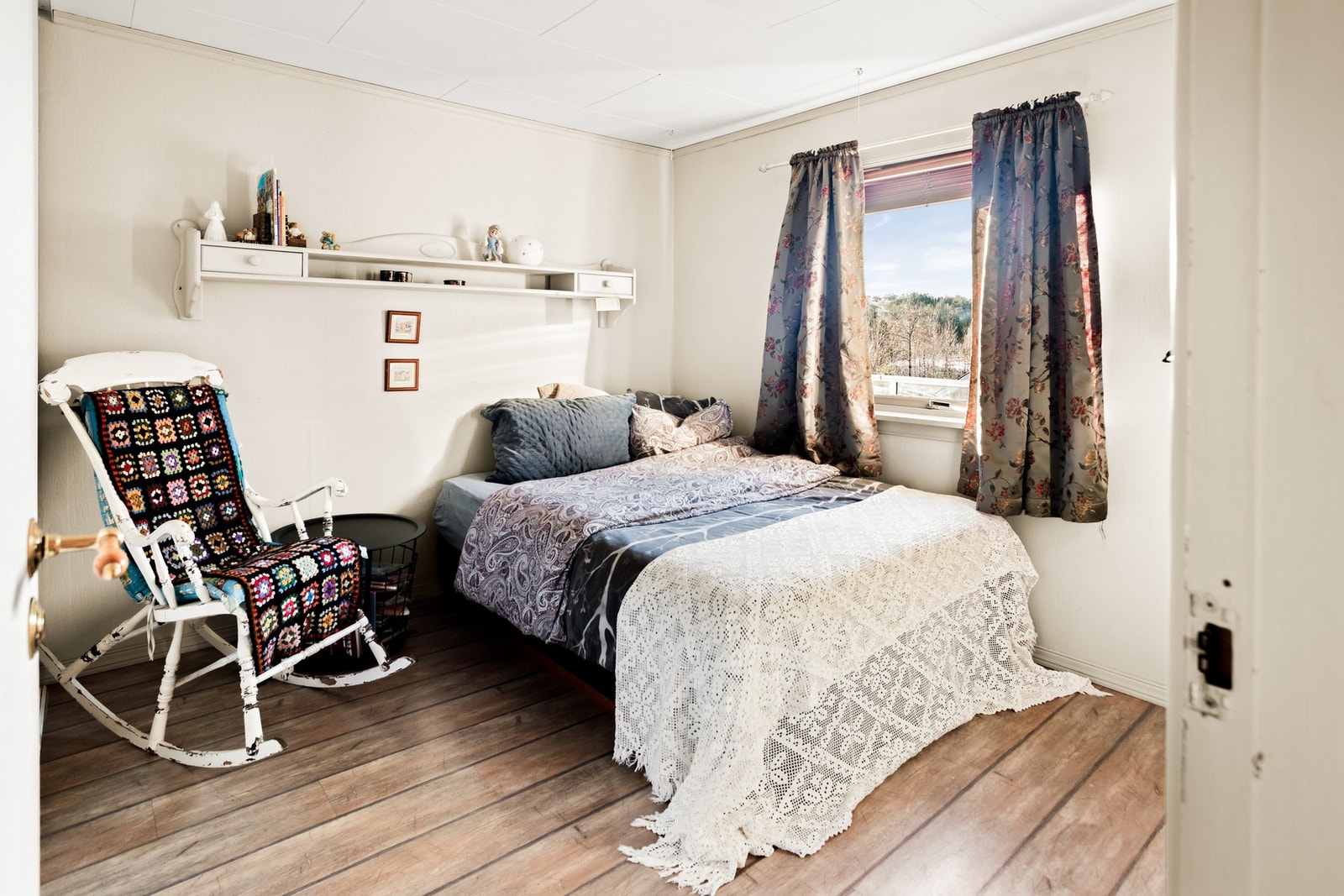 Boligen har hele fem soverom, som gir gode muligheter for fleksibel bruk. Galleribilde