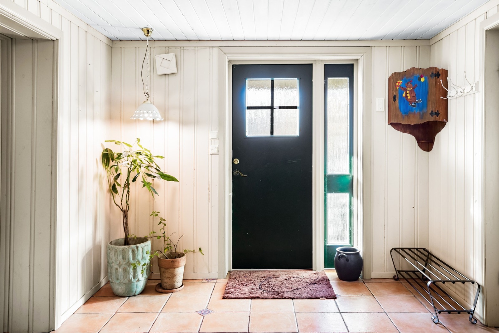 Ned trappen fra hovedetasjen, så kommer du til inngangspartiet. Galleribilde