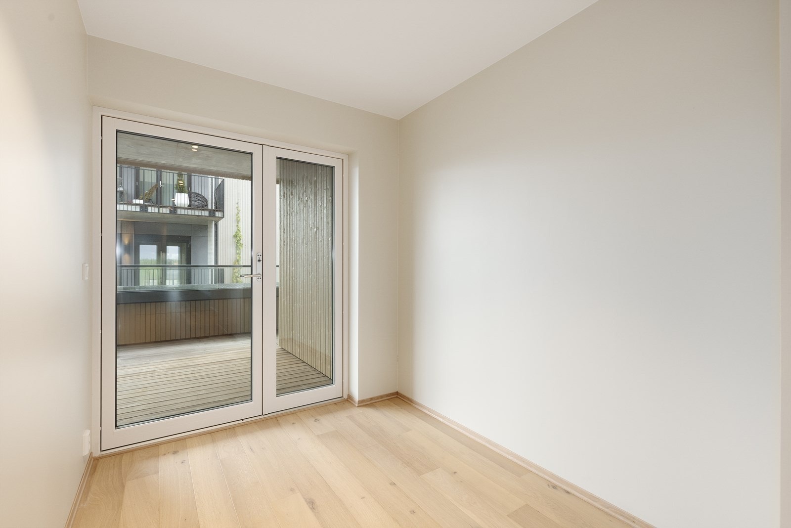 Gangareal mot sydvendt terrasse er av god størrelse, og passer ypperlig som f.eks. et lite hjemmekontor. Galleribilde