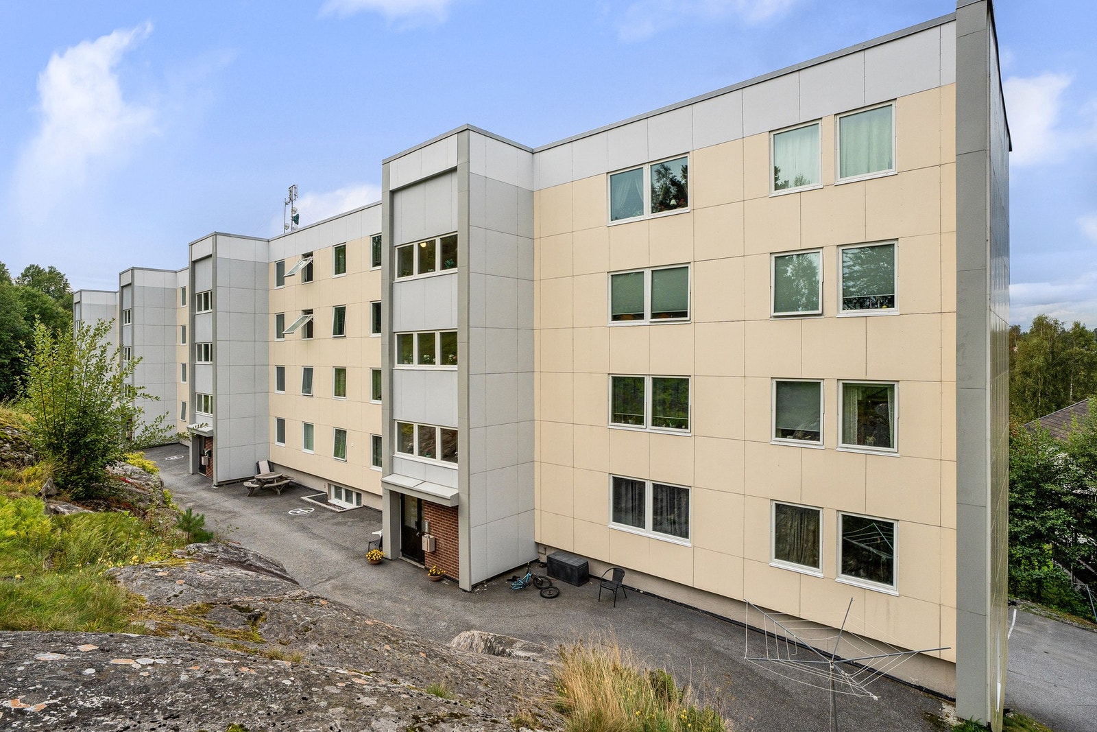 Inngang til leiligheten på begge sider av bygget Galleribilde