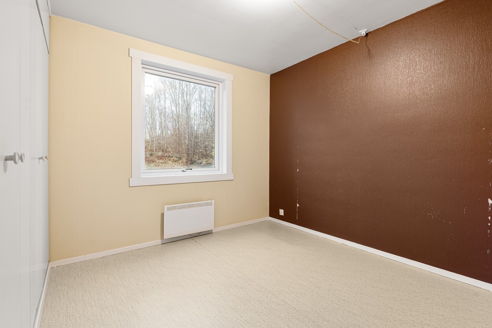 Soverommet har godt med skapplass Galleribilde