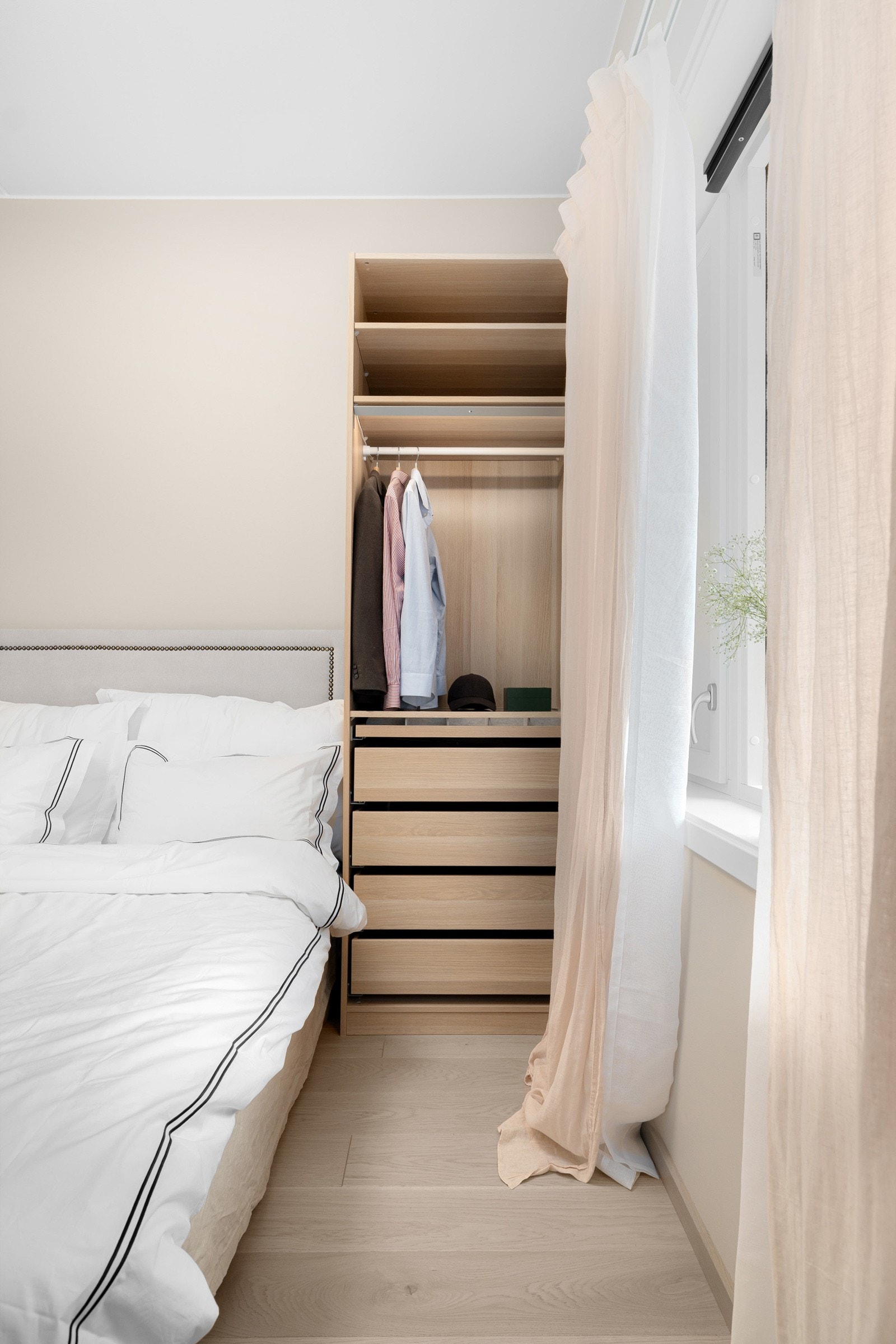 Rommet vender inn mot indre gårdsrom. Galleribilde