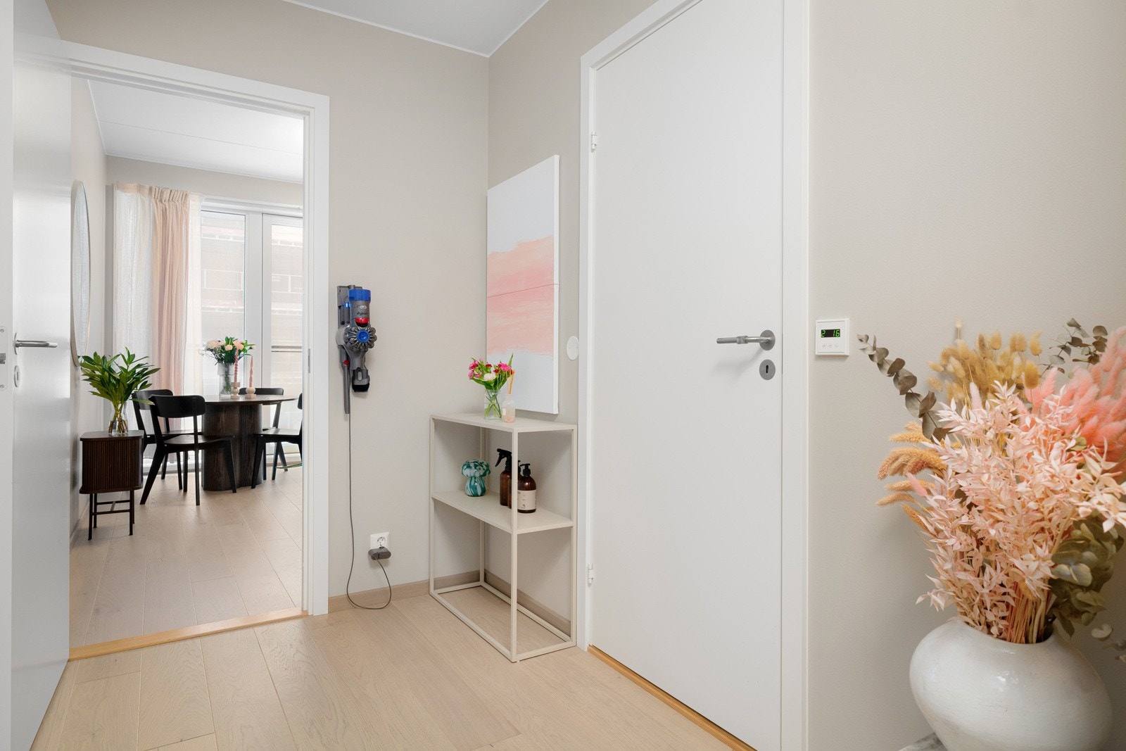 Leiligheten disponerer i tillegg en kjellerbod på 6m². Galleribilde