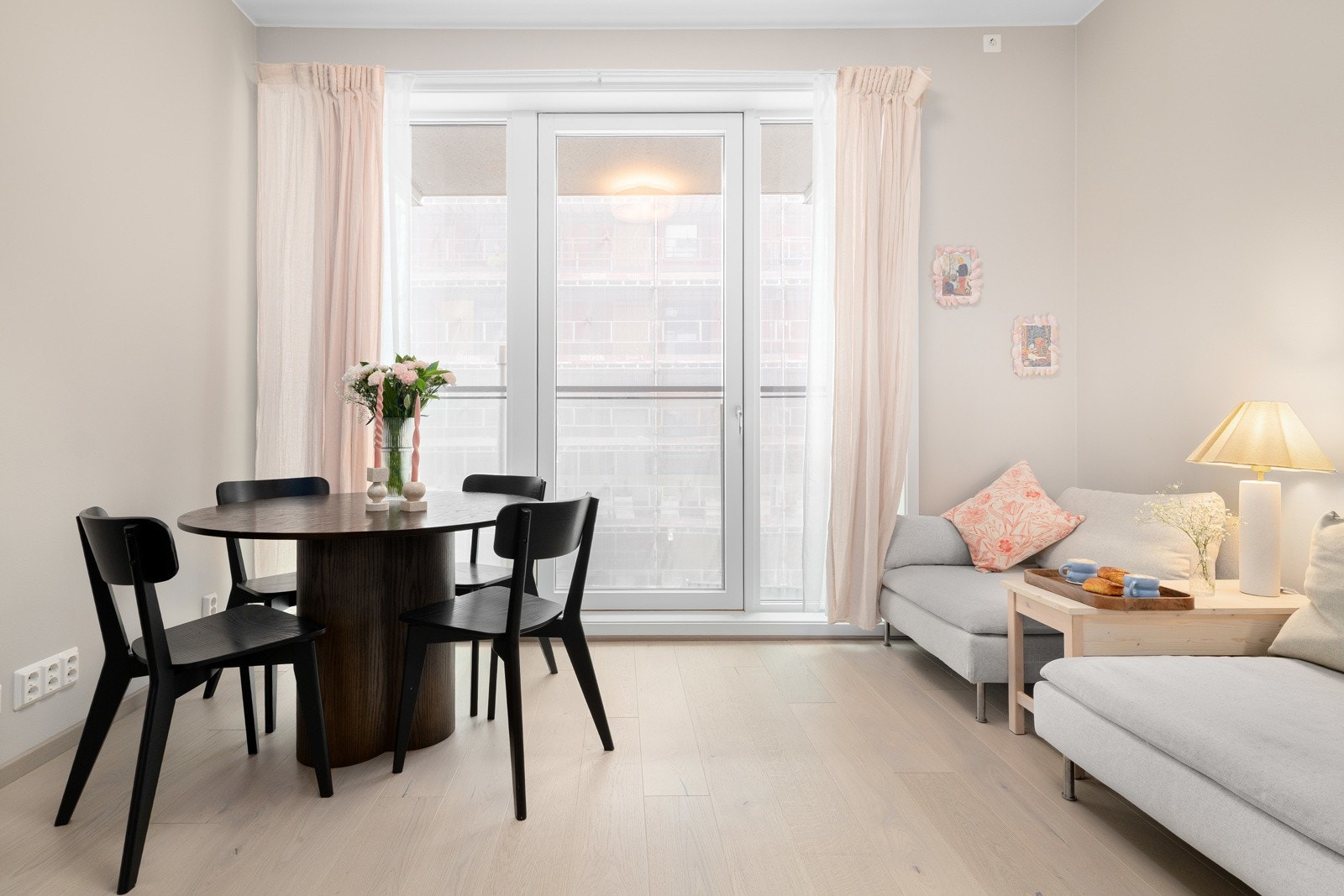 Her kommer du til en moderne og stilren 2-roms med attraktiv beliggenhet i Clemenskvartalet. Galleribilde