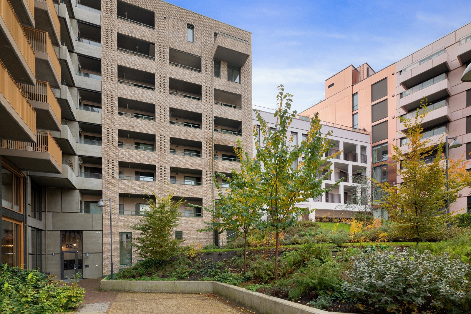 Sameiet har egen bade- og kajakkbrygge i Bispekilen, med mulighet til å leie kajakk av sameiet. Galleribilde