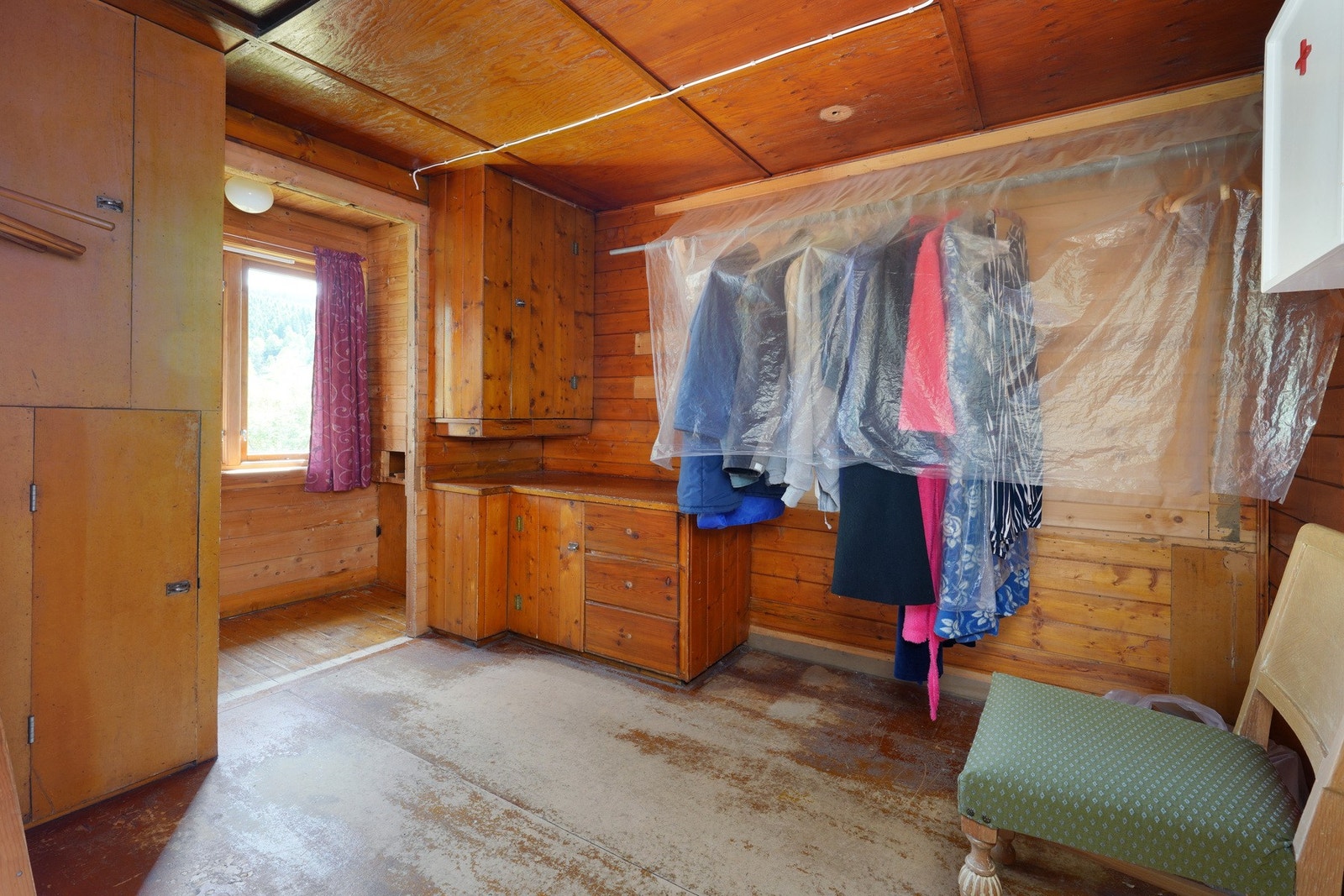 Kjøkken fra gamle dager (soverom nr. 4), omgjort til bod/hobbyrom Galleribilde